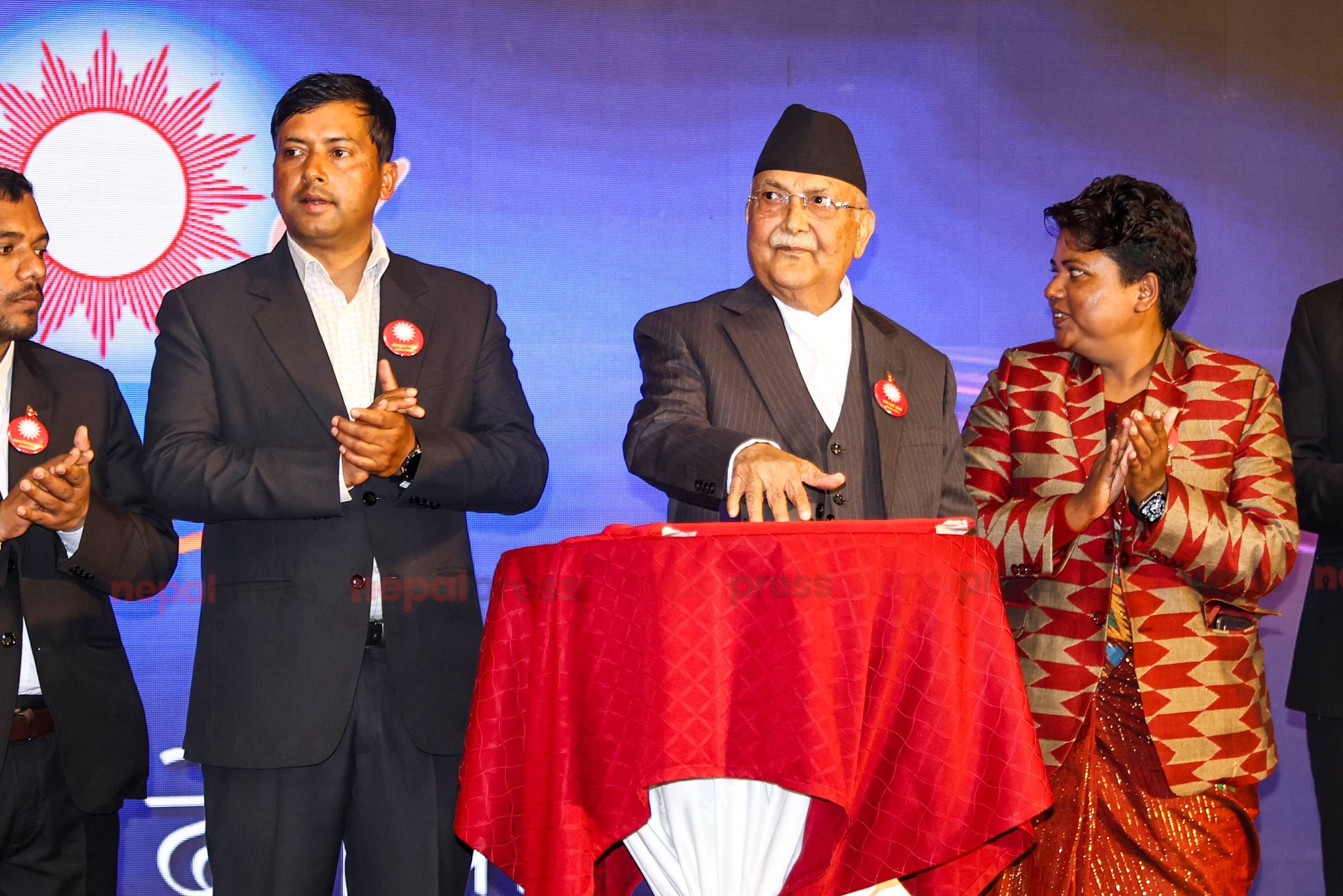 पाँच वर्षमा १०० खर्बको अर्थतन्त्र बनाउने एमालेको घोषणा, वार्षिक ५ लाख रोजगारी सिर्जना गर्ने लक्ष्य