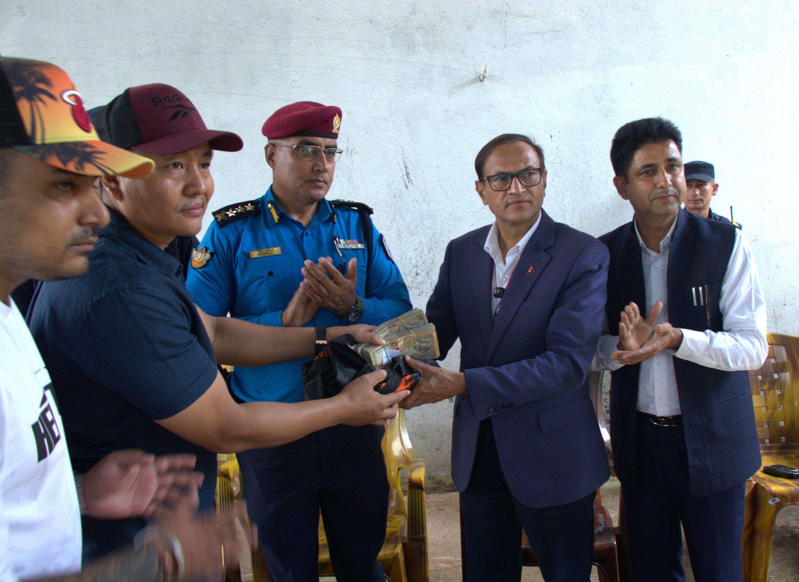 सुन्धारा कारागारका कैदीबन्दीद्वारा बाढीपीडितलाई ५ लाख ५१ हजार सहयोग