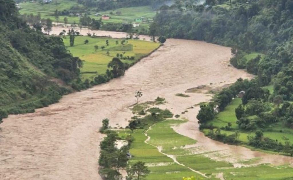 देशका विभिन्न स्थानमा बाढी र पहिरोले मच्चायो ताण्डव, पर्वतमा कालीगण्डकीको बाढीले बगायो दर्जनौं घर