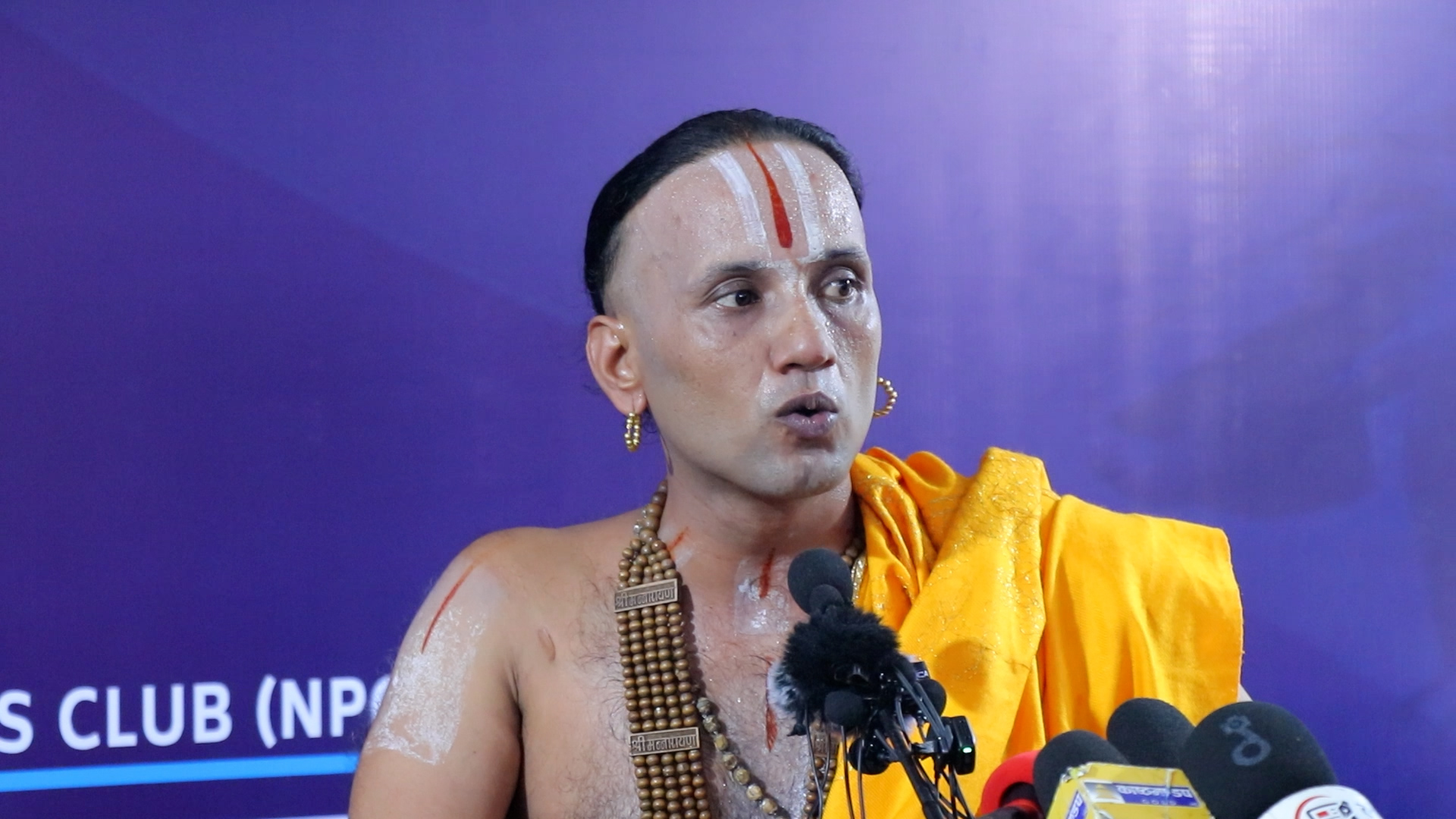 धर्मगुरुलाई विवादित भनेपछि स्वामी श्रीनिवासको आपत्ति